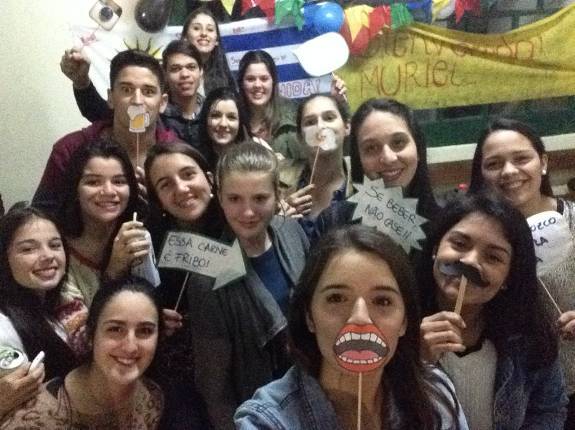 Austauschschülerin mit Freunden in Uruguay